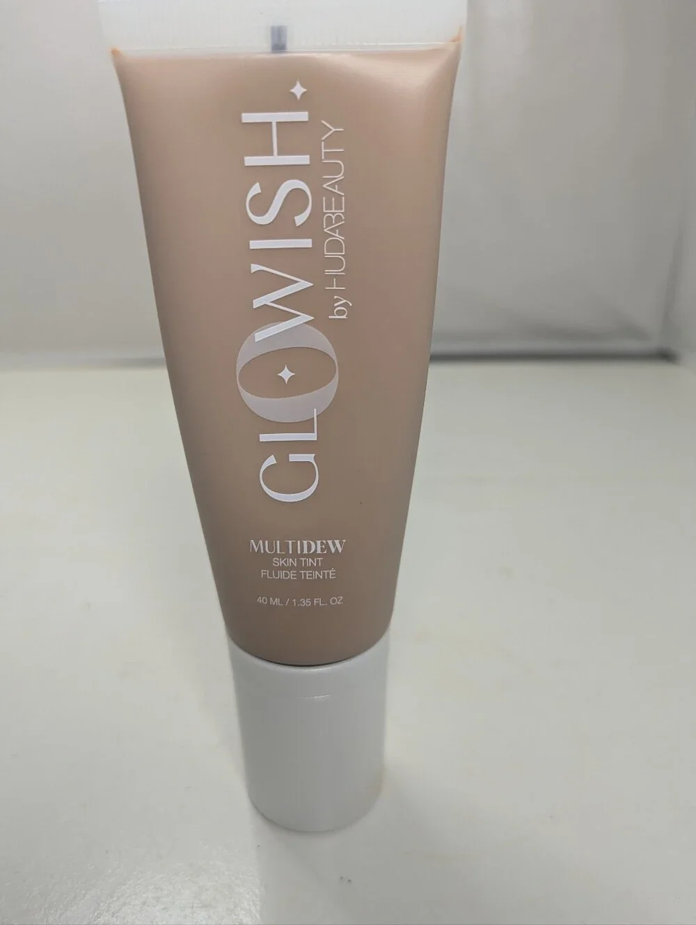 HUDA BEAUTY GLOWISH Multi Dew Skin Tint 07 Tan Light